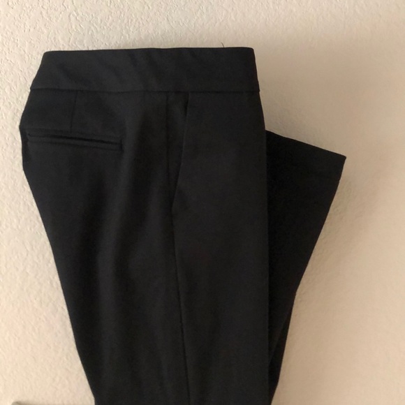 Ann Taylor Petite Black Signature Pants in a 0P - Picture 2 of 4
